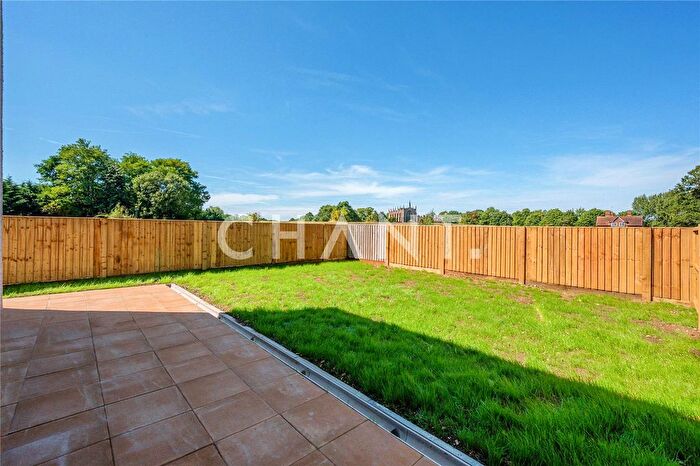 2 Bedroom Flat To Rent In Shenley Lane, London Colney, St Albans, AL2