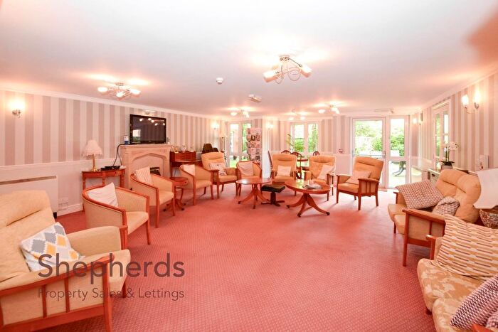 1 Bedroom Flat For Sale In Friends Avenue, Cheshunt, Waltham Cross, EN8