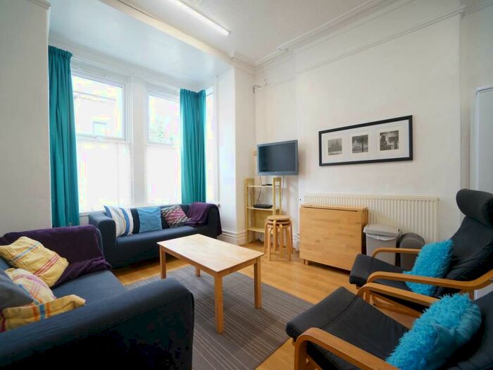 6 Bedroom House To Rent In Bodfaen, Craig-Y-Don Road, Bangor, LL57