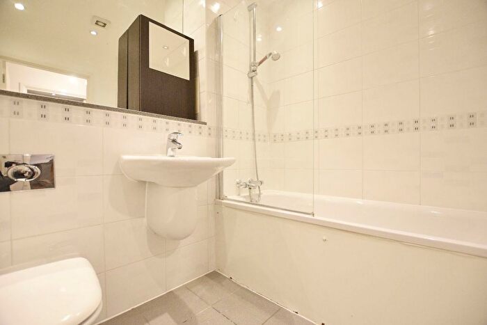 1 Bedroom Flat To Rent In George Hudson Tower, Stratford, E15