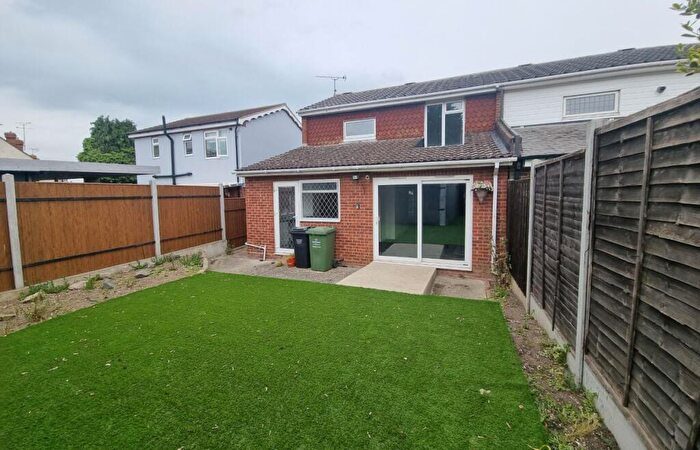 3 Bedroom End Of Terrace House For Sale In Manor Avenue, Pitsea, Basildon, Essex, SS13
