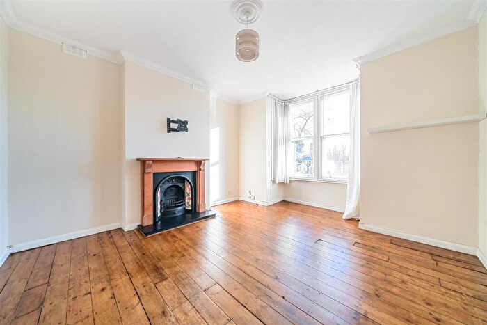 2 Bedroom Flat To Rent In Fairfield West, Kingston Upon Thames, KT1