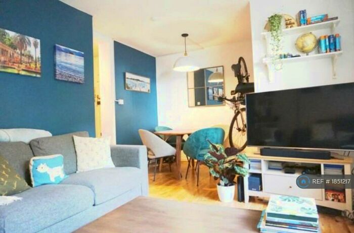 2 Bedroom Flat To Rent In Elizabeth Kenny House, London, N1