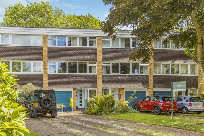 3 Bedroom Town House To Rent In Park Meadow, Hatfield, AL9