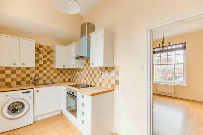 1 Bedroom Flat To Rent In Balham Grove, Balham, London, SW12