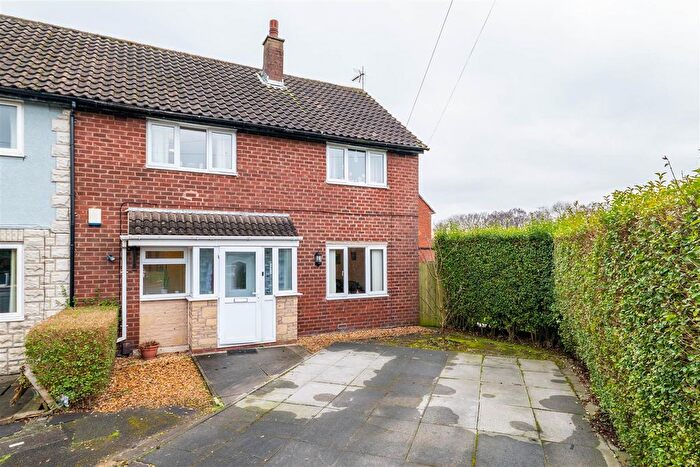 3 Bedroom End Terrace House For Sale In Cuerden Avenue, Leyland, PR25