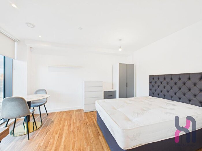 Flat To Rent In Pomona Strand, Manchester, M16