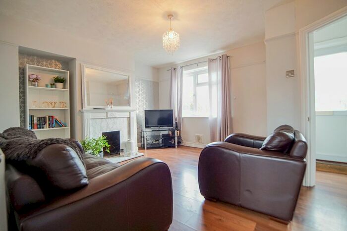 3 Bedroom Semi-Detached House To Rent In Kingsland Road, St Philips, Bristol BS2