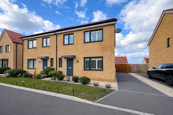 4 Bedroom Semi Detached House For Sale In Sandpiper View, Halfway, ME12