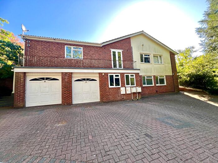 3 Bedroom Flat To Rent In Northwood Close, SO16