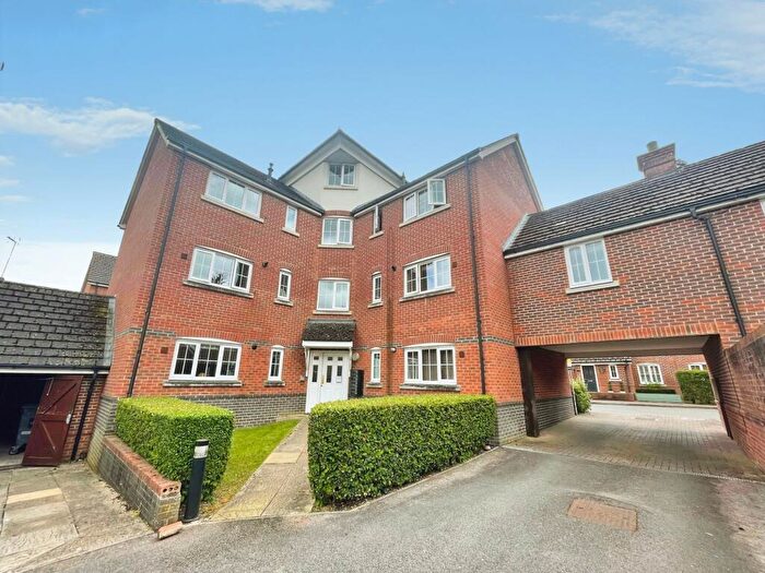 2 Bedroom Flat For Sale In Elvetham Rise, Chineham, RG24