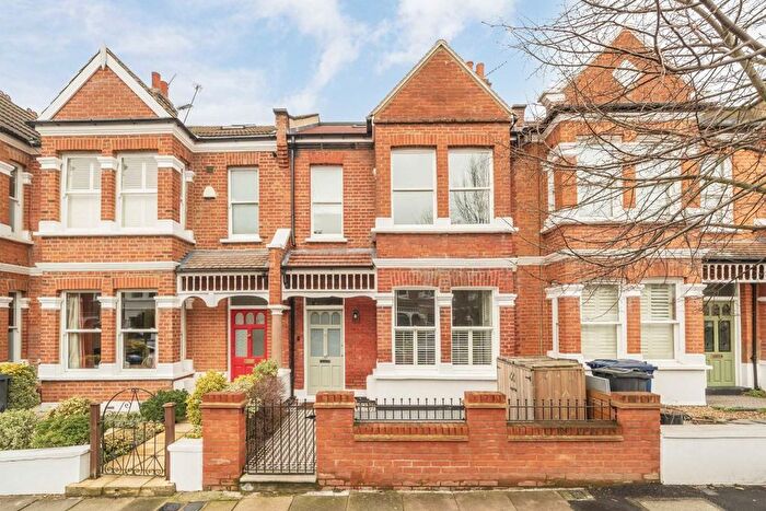 4 Bedroom Property For Sale In Drayton Gardens, Ealing, W13