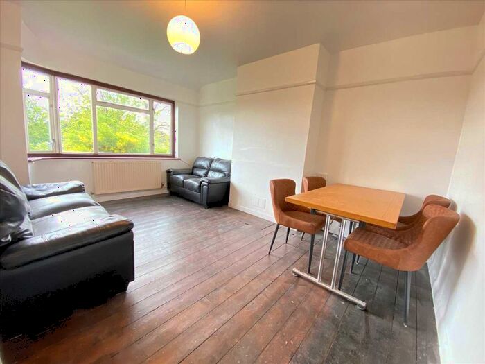 2 Bedroom Maisonette To Rent In Cavendish Avenue, London, W13