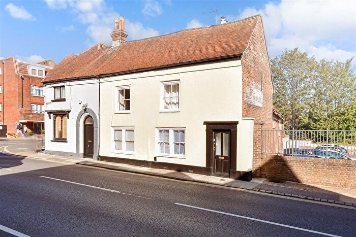 3 Bedroom Semi-detached House For Sale In Sea Street, Newport, Isle Of Wight, PO30