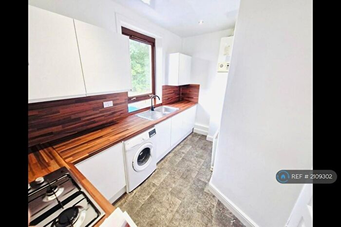 2 Bedroom Flat To Rent In Izatt Terrace, Clackmannan, FK10