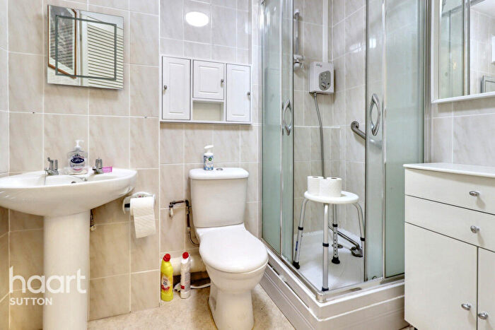 1 Bedroom Apartment For Sale In Thicket Road, Sutton, SM1