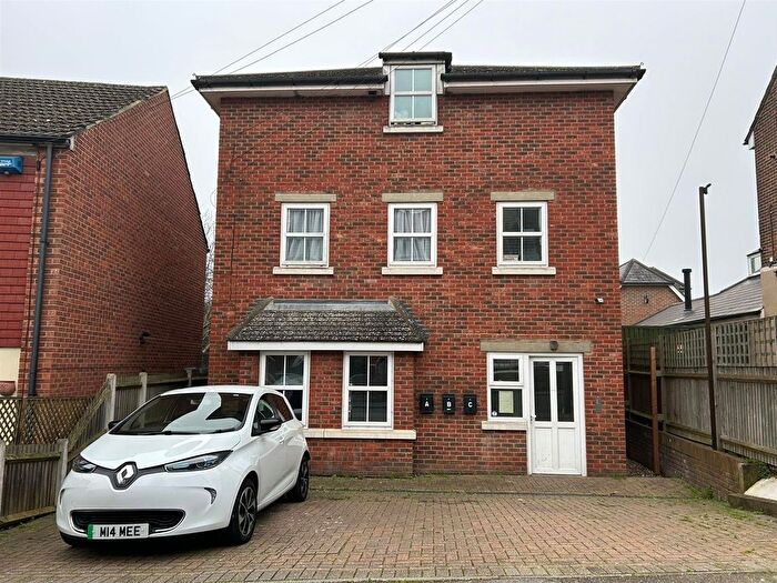 2 Bedroom Flat To Rent In Goddington Road, Strood, ME2