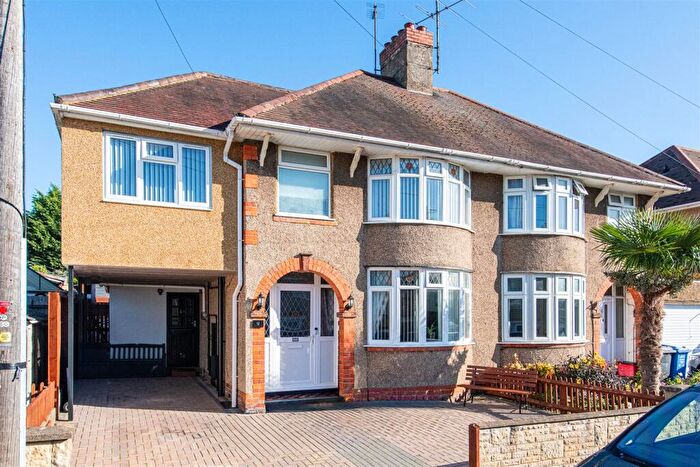 4 Bedroom Semi-Detached House For Sale In Waverley Road, Kettering, NN15