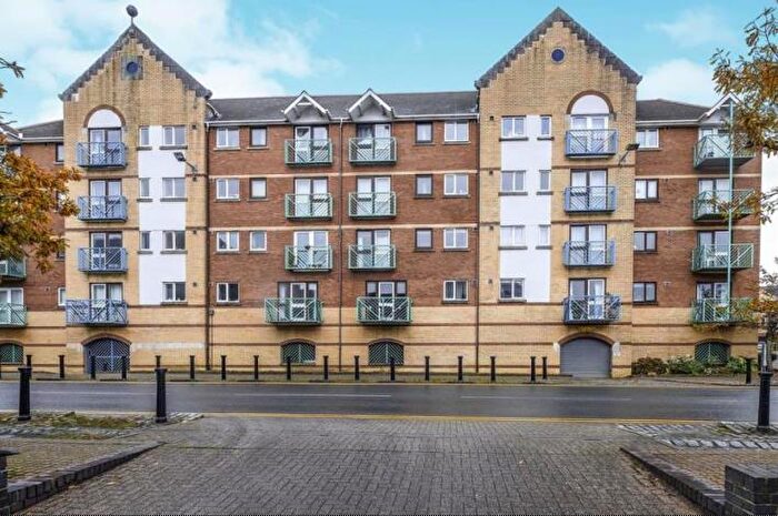 1 Bedroom Flat To Rent In Catrin House, SA1