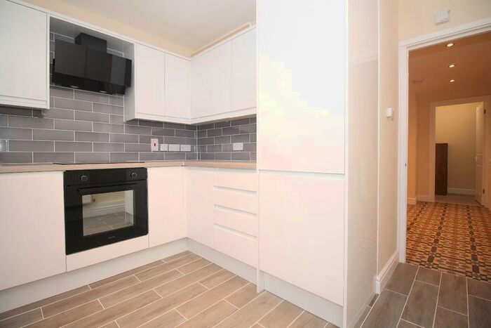 2 Bedroom Flat To Rent In Ballinger Point, Bromley High Street, London, E3