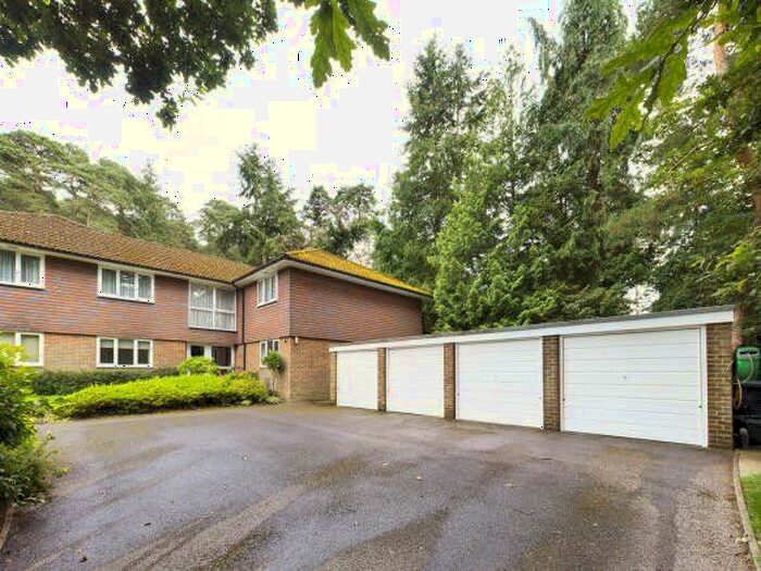 2 Bedroom Flat To Rent In Latchwood Lane, Lower Bourne, Farnham, Surrey, GU10