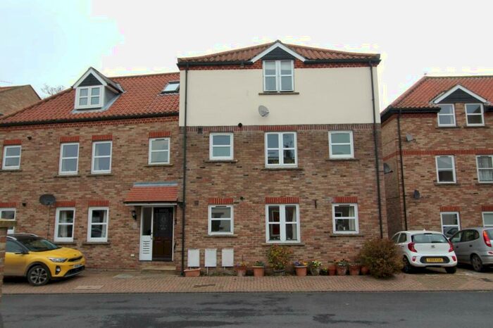 1 Bedroom Flat To Rent In Waterside, Ripon, North Yorkshire, HG4
