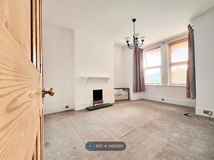 3 Bedroom Maisonette To Rent In Pretoria Road, London, E11