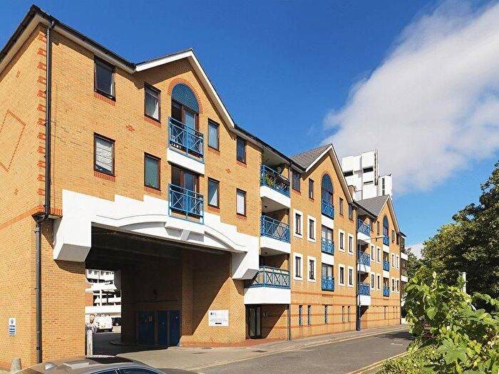 1 Bedroom Flat To Rent In Lady Booth Road, Kingston Upon Thames, KT1