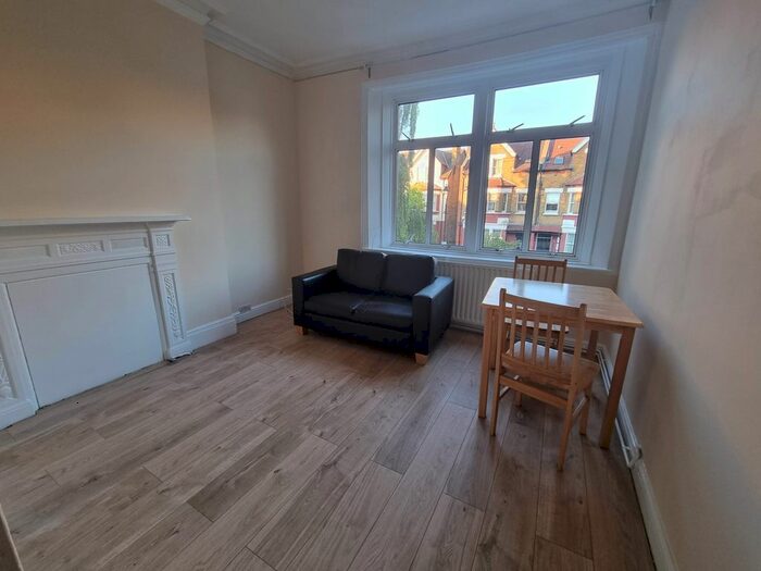 1 Bedroom Flat To Rent In Kenilworth Road, Ealing, London, W5