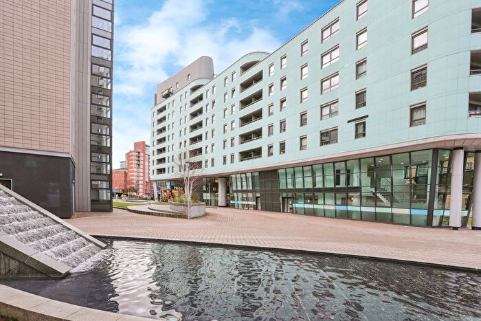 2 Bedroom Flat For Sale In Marsh Lane, Leeds, West Yorkshire, LS9