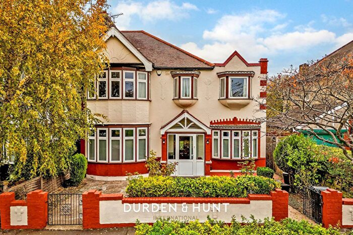 4 Bedroom Detached House For Sale In Preston Drive, Wanstead, E11