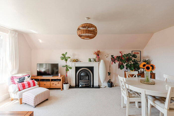 2 Bedroom Flat For Sale In Redland Road, Bristol, BS6