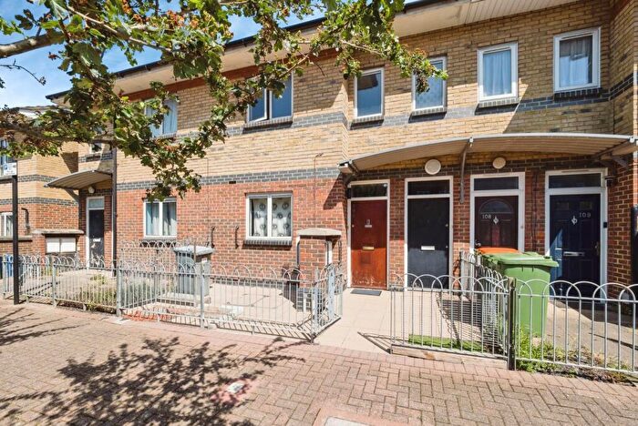 1 Bedroom Maisonette For Sale In Woodcocks, Custom House, London, E16
