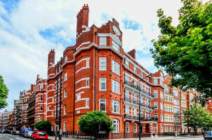 2 Bedroom Flat To Rent In Earls Court Road, Earls Court, London, SW5