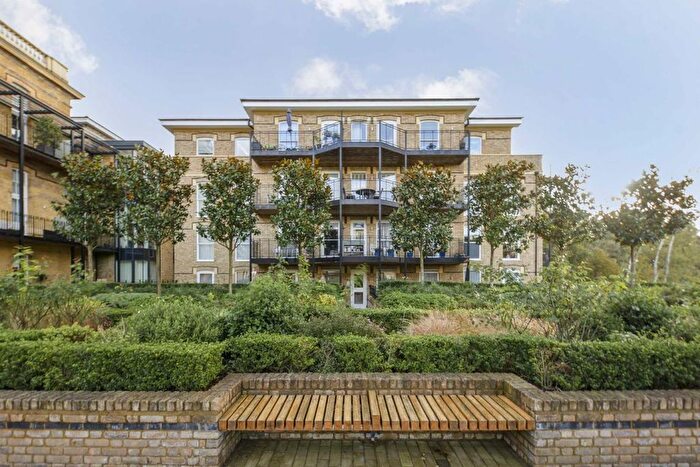 2 Bedroom Flat To Rent In Chambers Park Hill, London, SW20