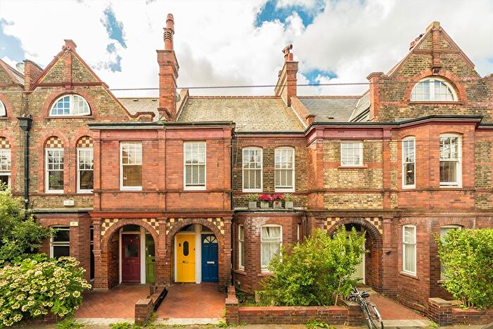 3 Bedroom Maisonette For Sale In Lydhurst Avenue, Streatham, SW2