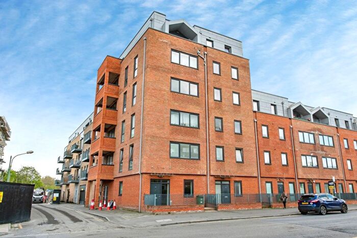 2 Bedroom Flat For Sale In Vauxhall Place, Dartford, Kent, DA1