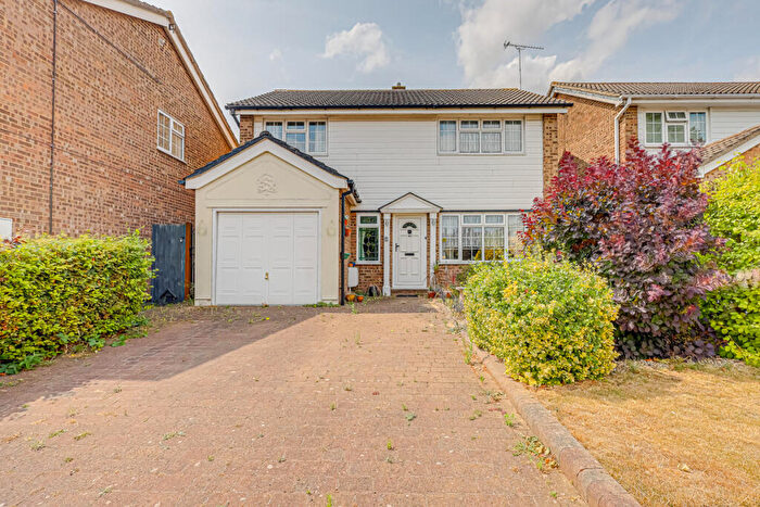 3 Bedroom Detached House For Sale In Collins Way, Leigh-on-sea, SS9