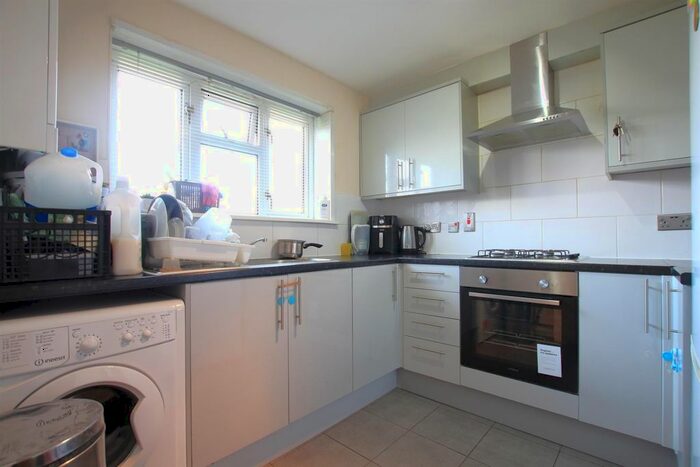 2 Bedroom Flat To Rent In Brabazon Road, Heston, TW5