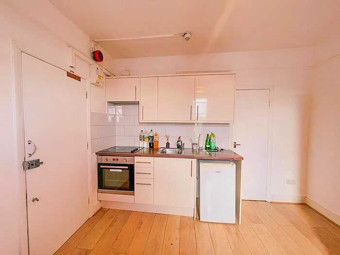 Studio To Rent In Holloway Road, London, N7