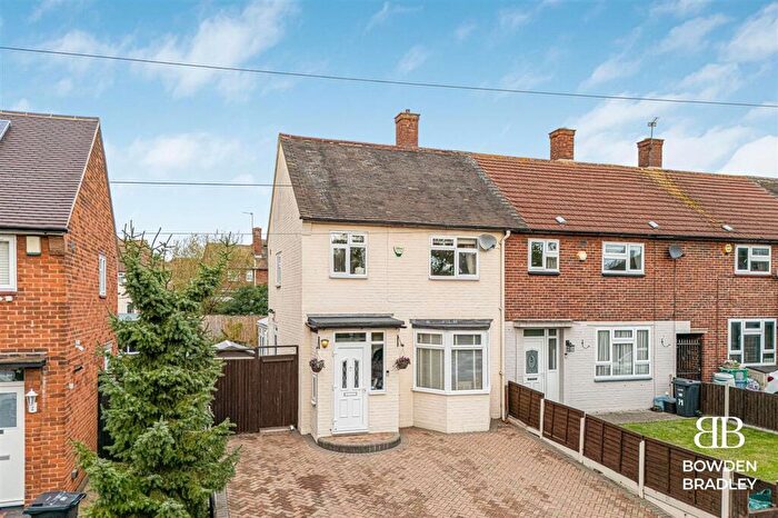 3 Bedroom House For Sale In Peregrine Road, Ilford, IG6