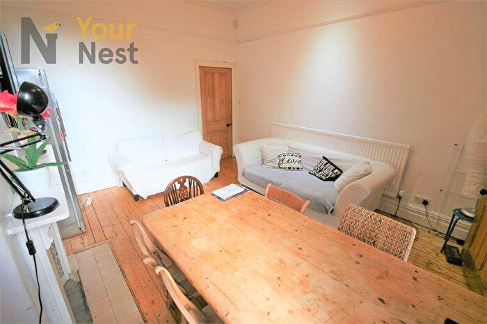 7 Bedroom Terraced House To Rent In Ash Grove, Hyde Park, LS6