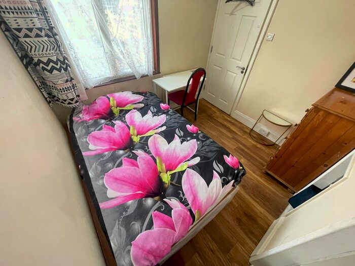 4 Bedroom Detached House To Rent In Malam Gardens, London, E14