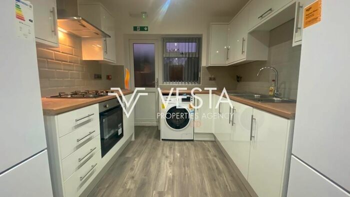 6 Bedroom Terraced House To Rent In Mitchell Avenue, Coventry, CV4