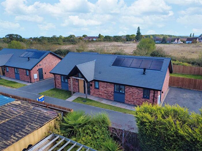 3 Bedroom Detached Bungalow For Sale In Collared Close, Lambley, Nottingham, NG4