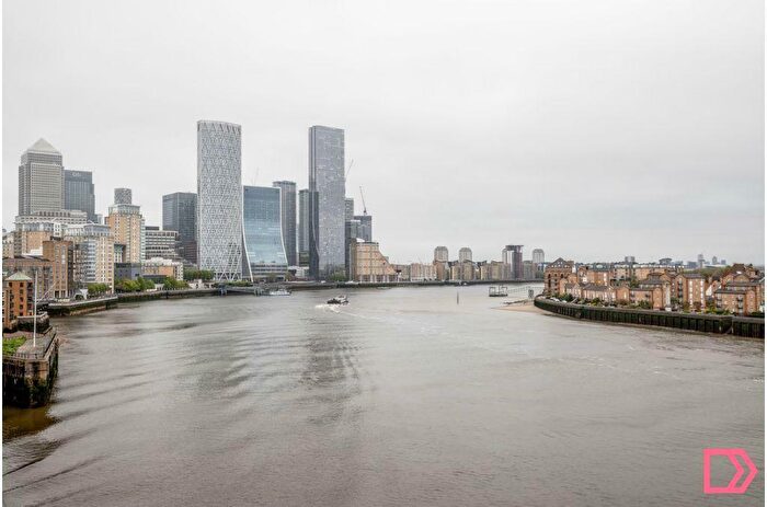 2 Bedroom Flat To Rent In Victoria Wharf, Limehouse, London, E14