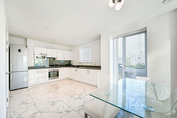 3 Bedroom Flat To Rent In Charmille Avenue, Mill Hill, London, NW9