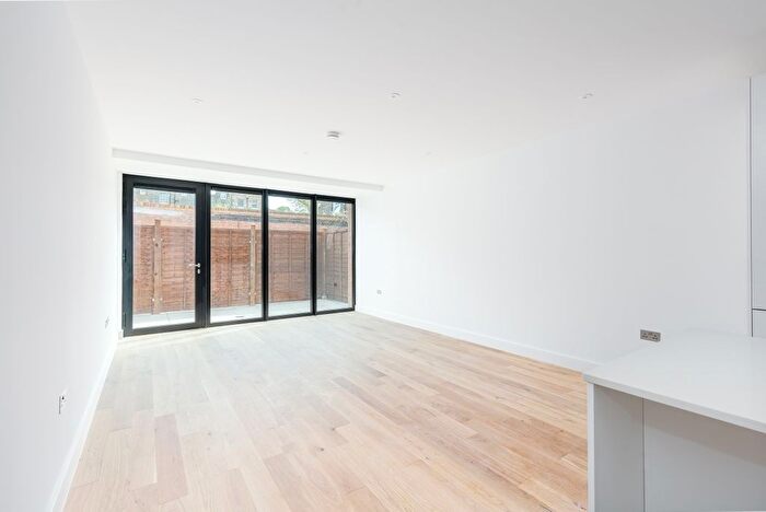 3 Bedroom Flat To Rent In Greenwich Park Street, London, SE10