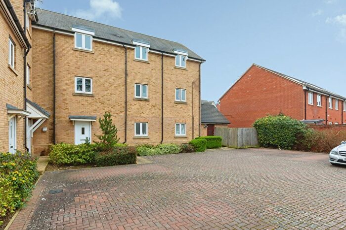 2 Bedroom Maisonette For Sale In Barland Way, Aylesbury, Buckinghamshire, HP18