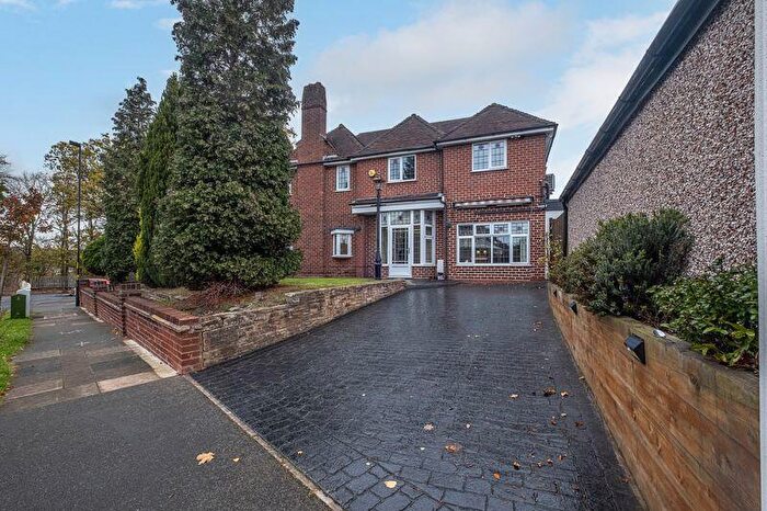 5 Bedroom Detached House For Sale In Monmouth Drive, Sutton Coldfield, B73